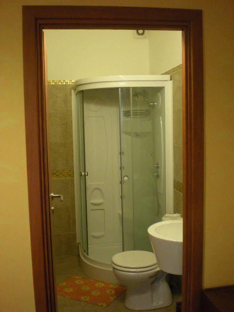 Elvis Guesthouse Budapeste Exterior foto